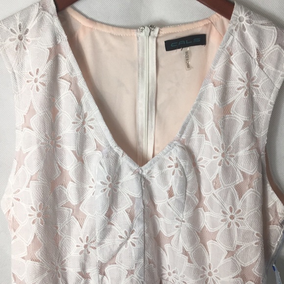 CALS White Floral Dress Size Large - Picture 2 of 5